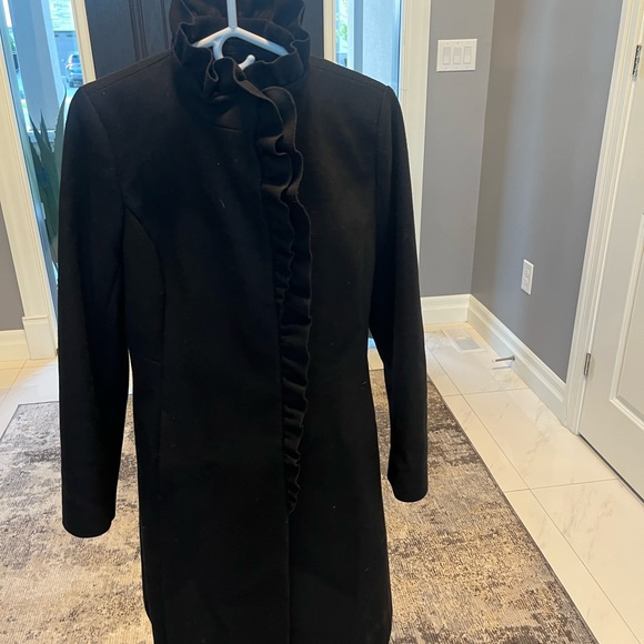 DKNY size 12 elegant black ruffled winter coat - Picture 4 of 17